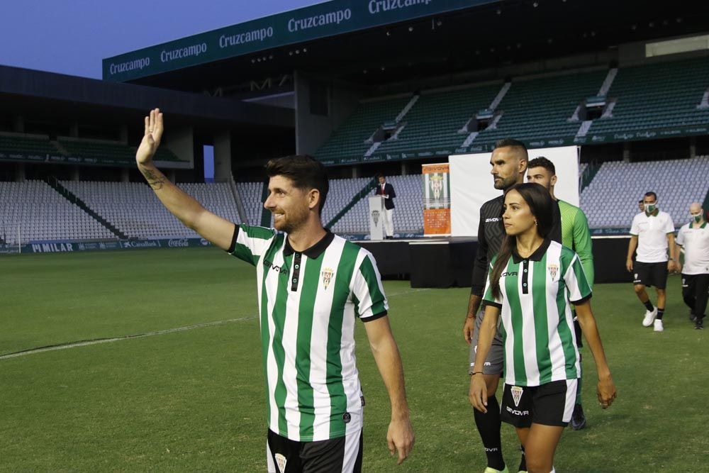 El Córdoba CF presenta sus nuevas camisetas