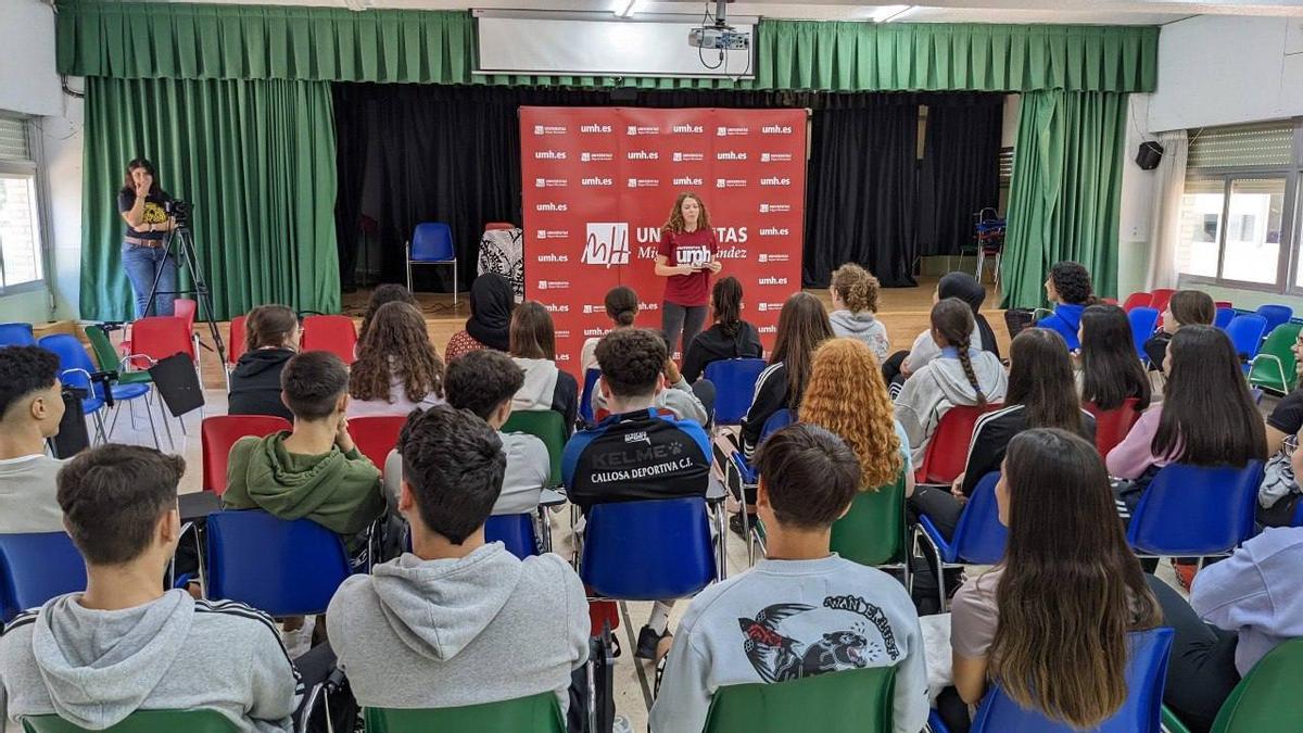 El Vicerrectorado de Estudiantes y Coordinación de la Universidad Miguel Hernández (UMH) de Elche ha iniciado el programa gratuito de actividades Futuro Estudiantado UMH, dirigido al alumnado de Bachillerato, Ciclos Formativos y ESO.