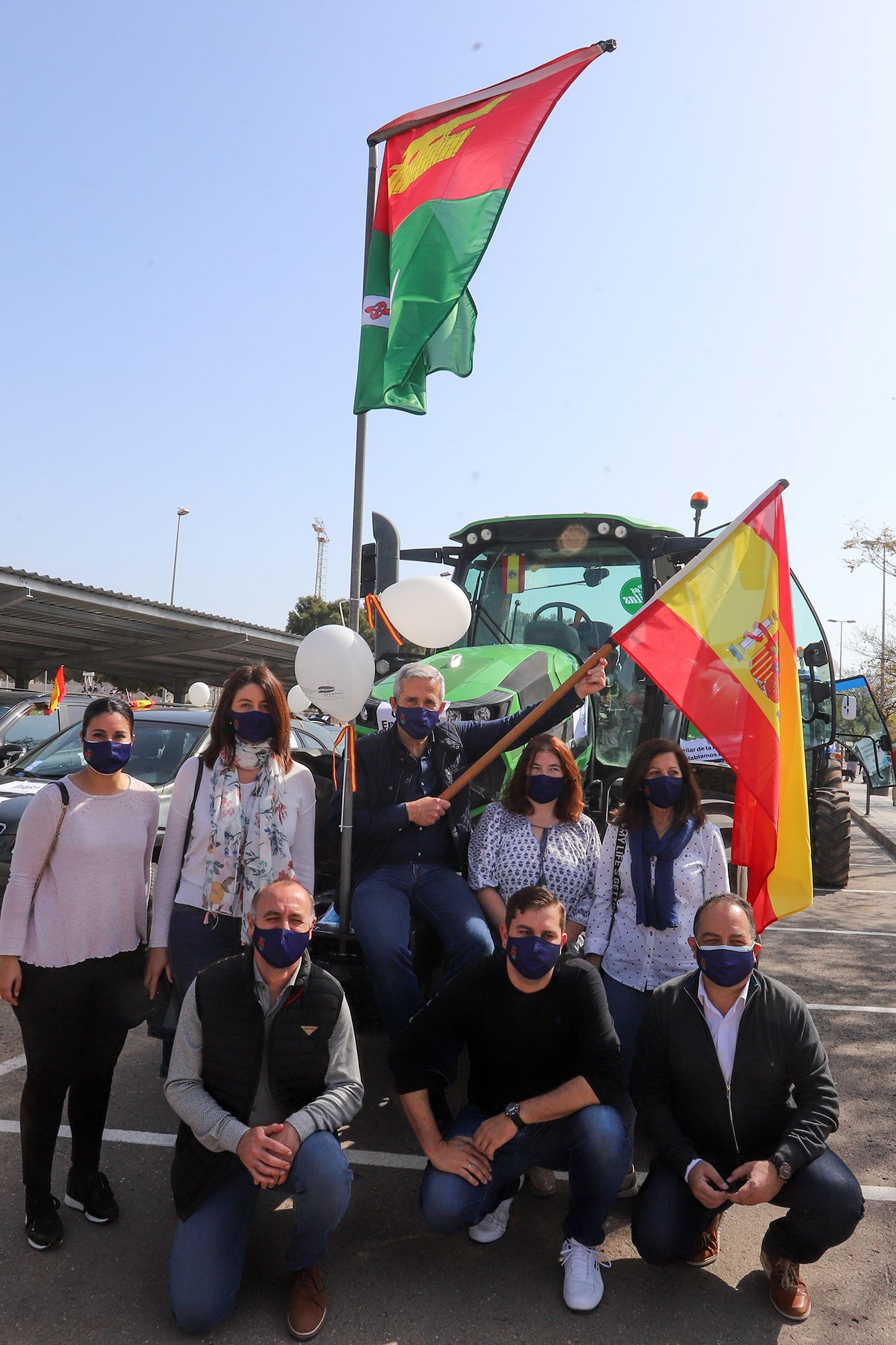 Una caravana con cientos de vehículos clama en Pilar de la Horadada contra la "imposición" del valenciano