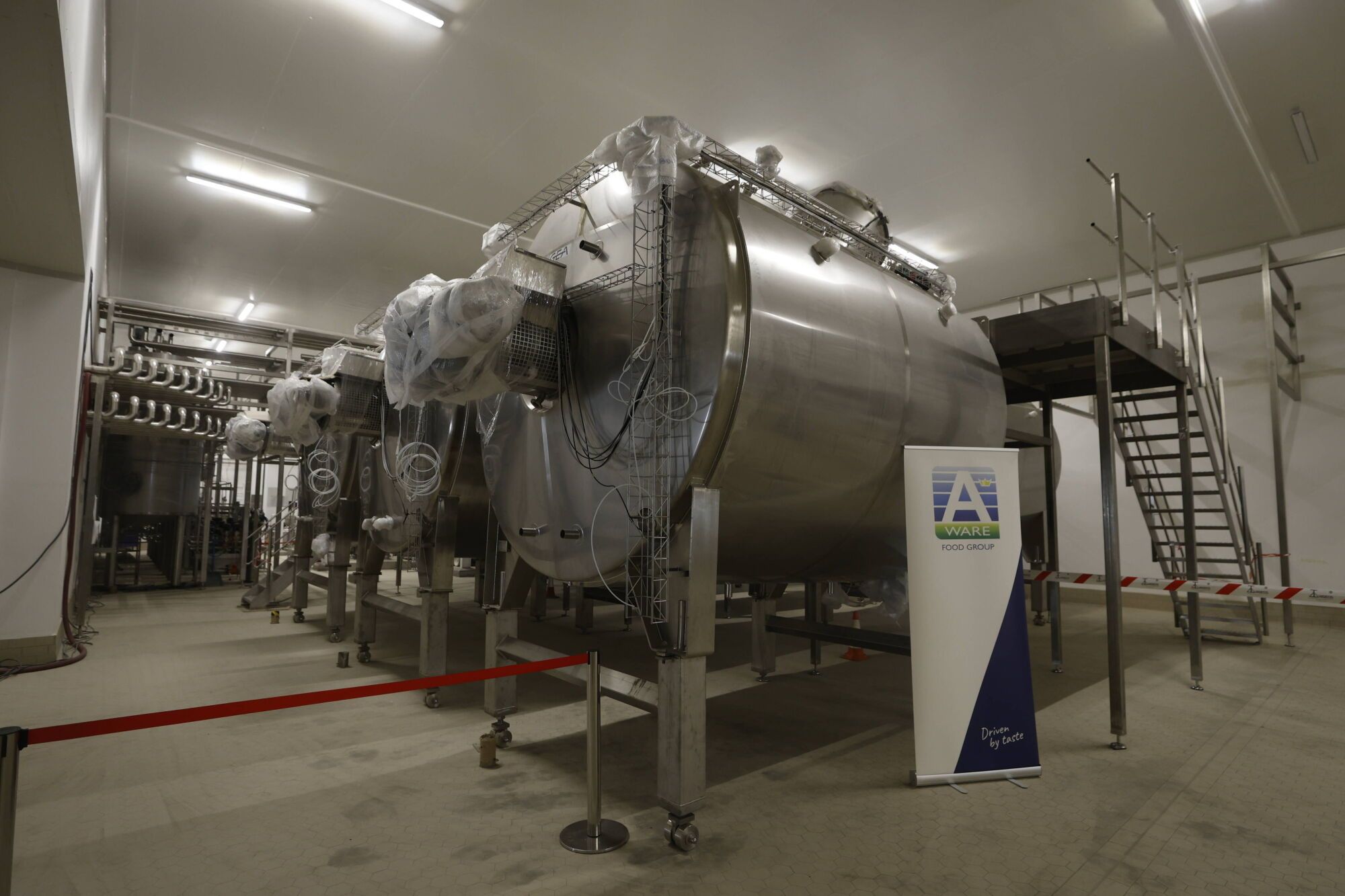 La nueva fábrica de Royal A-Ware en Salas empezará a funcionar en agosto con un centenar de trabajadores