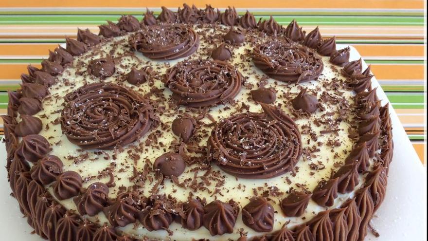 La tarta de chocolate y nuez que te desaparecerá de la mesa en diez minutos