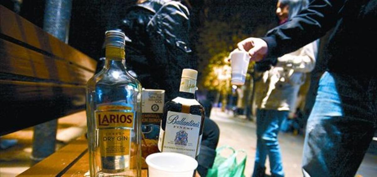 ’Botellon’ a Enric Granados, el març del 2008. ’Botellon’ a Enric Granados, el març del 2008.