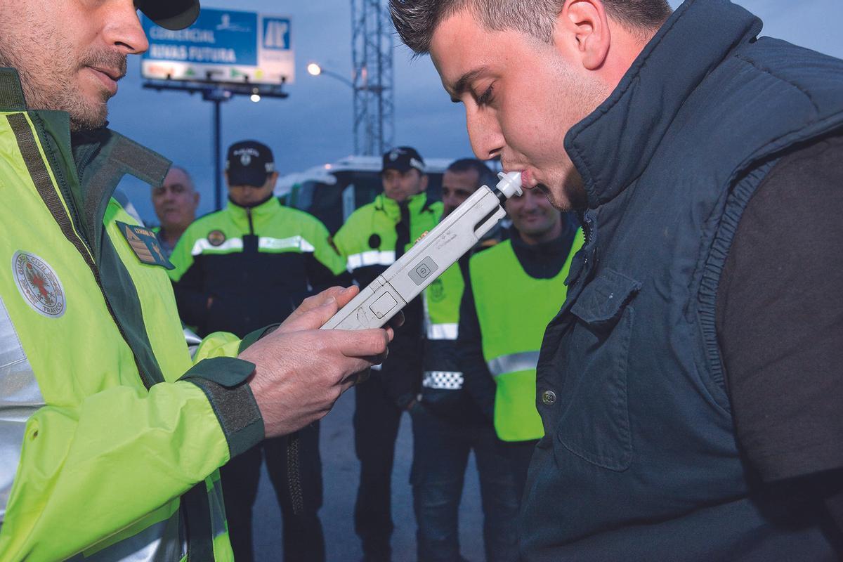 Los controles de la DGT que realiza para el consumo de alcohol o drogas