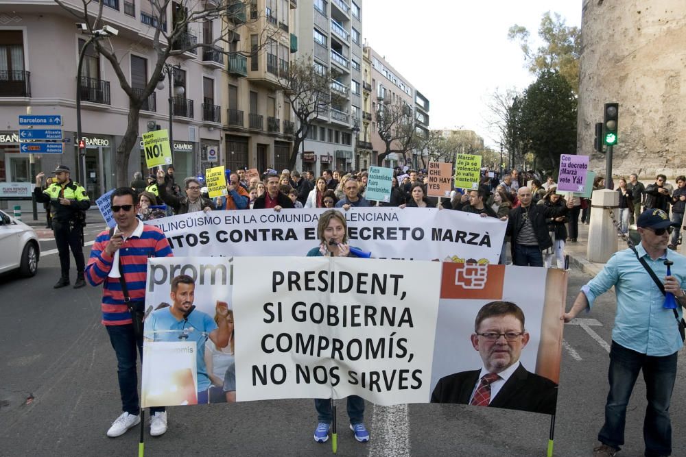 Manifestación en València contra el plurilingüismo