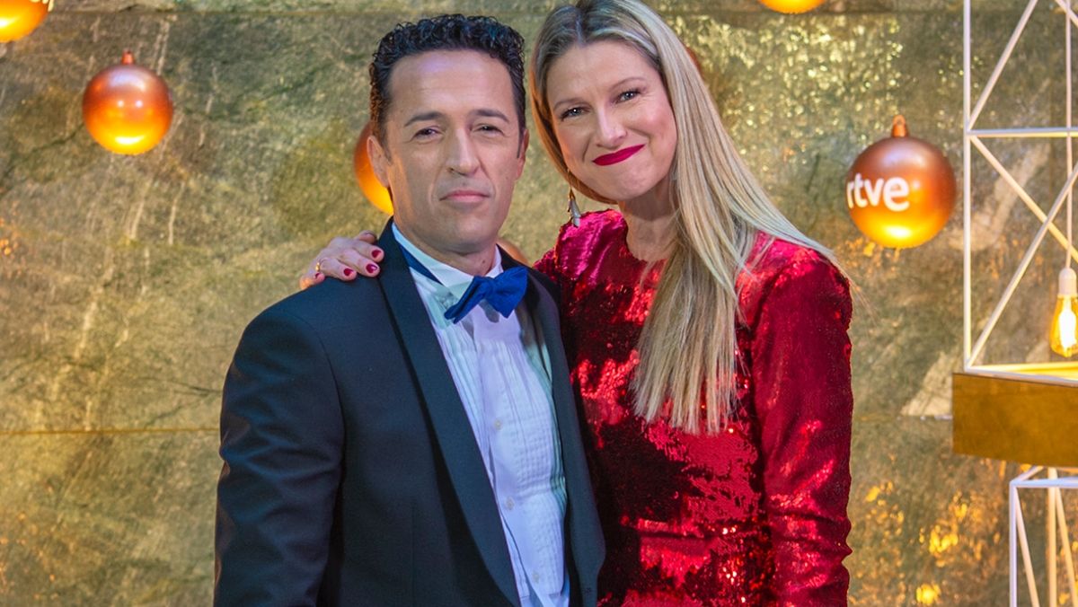 Jacob Patrus y Anne Igartiburu, presentadores de las Campanadas 2021 en RTVE