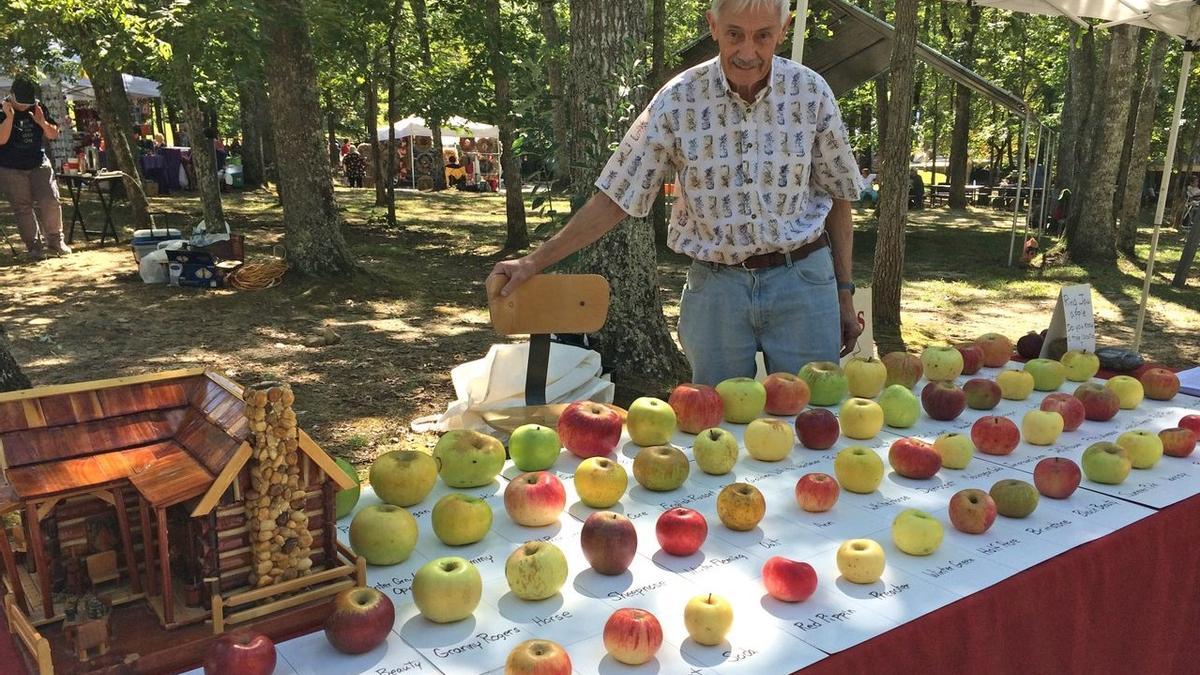 El ingeniero jubilado que ha recuperado 1.200 variedades de manzana ya desaparecidas