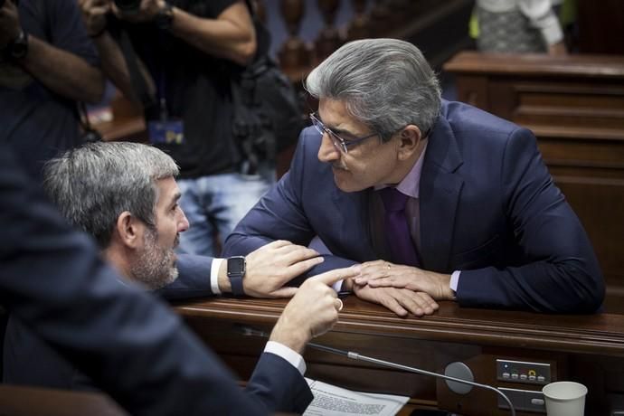 Pleno en el Parlamento de Canarias