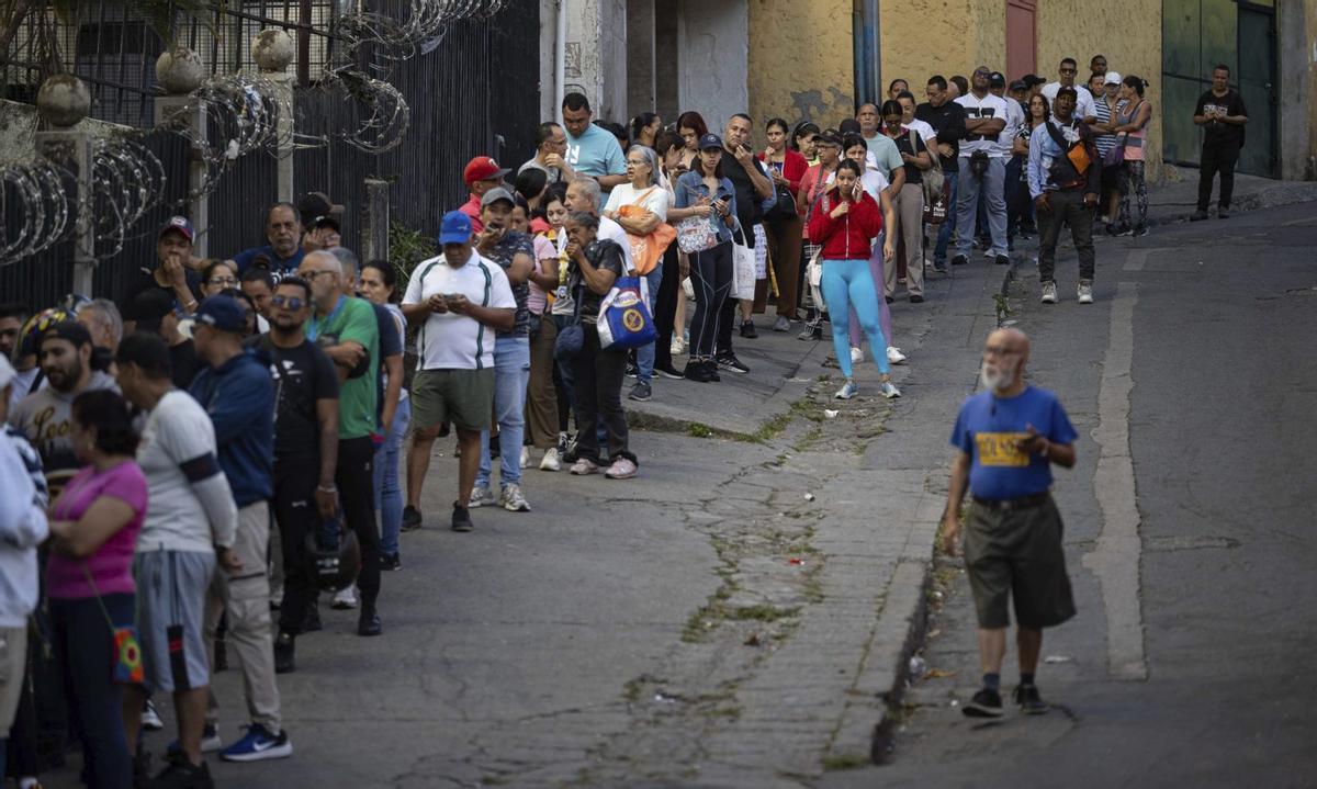 Ayer se registraron, de nuevo, largas colaspara acceder a supermercados en Caracas.
