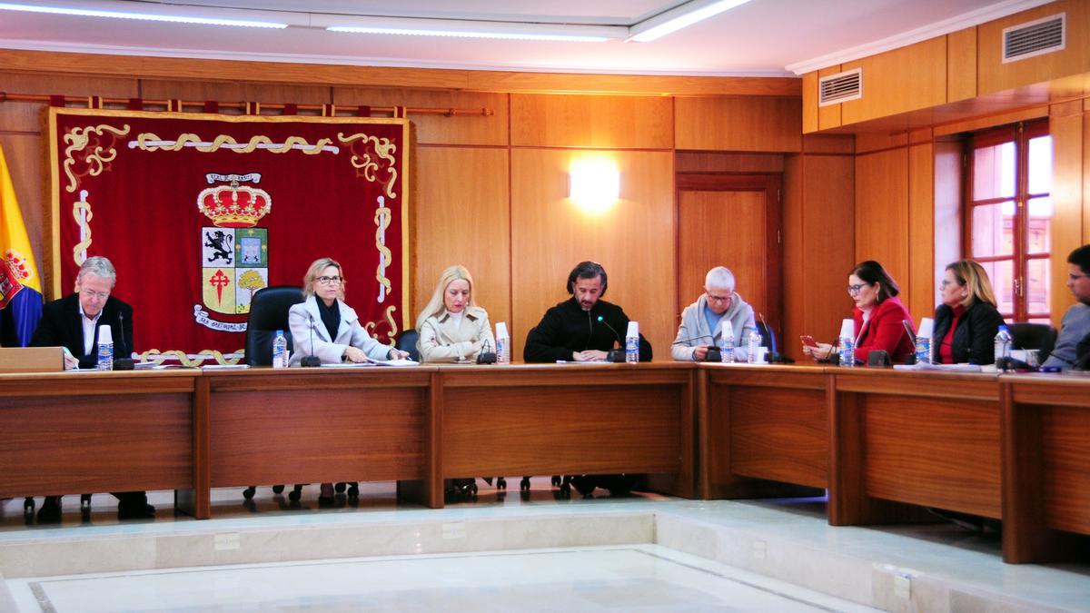 Celebración del pleno, hoy, en el Ayuntamiento de San Bartolomé de Tirajana.