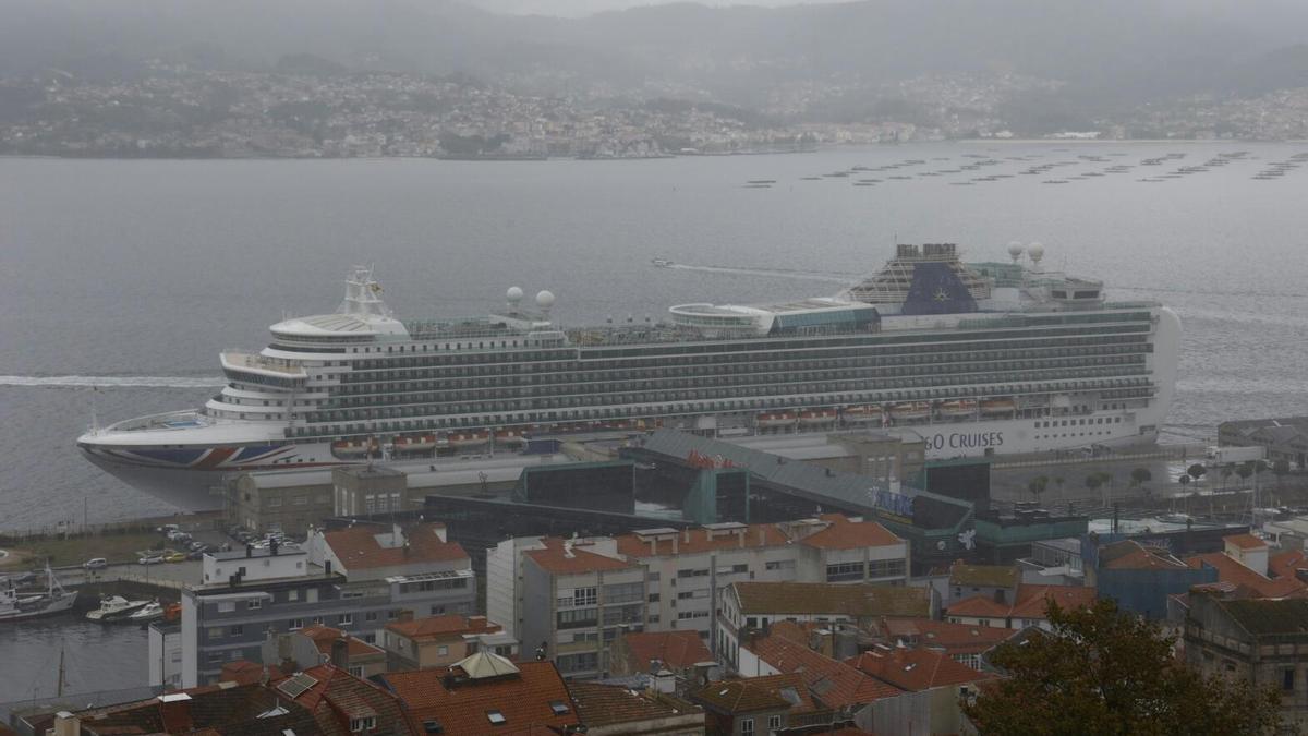 El 'Ventura', atracado hoy miércoles en el muelle de la Estación Marítima de Vigo
