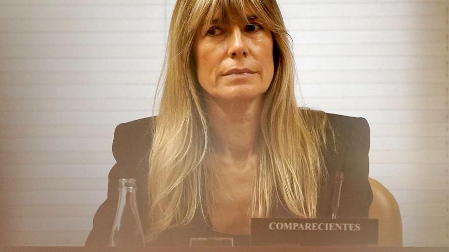 El juez del 'caso Begoña Gómez' imputa a una alto cargo de Moncloa y descarta cerrar la causa