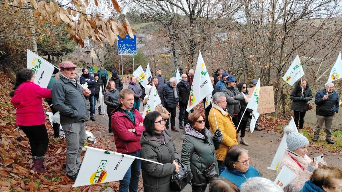Sin tren y con carreteras "del viejo régimen": así discurre la protesta en Rihonor