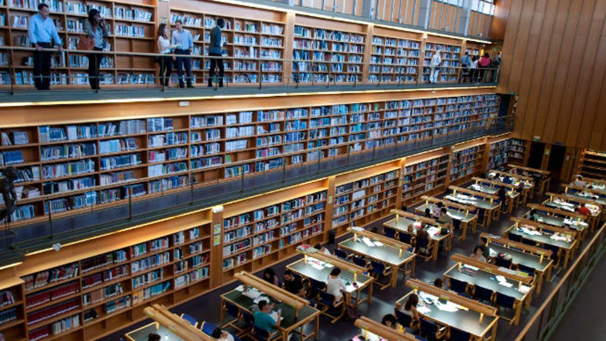 Alumnos de la ULPGC en la Biblioteca General de la ULPGC.