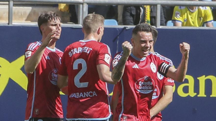 Iago Aspas celebra su gol al Cádiz, el 150 que el moañés consigue en Primera División. // EFE