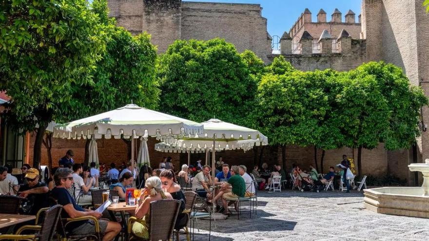 Francia pide a todos sus ciudadanos que hagan las maletas hacia la ciudad española &quot;con cerveza a dos euros&quot;