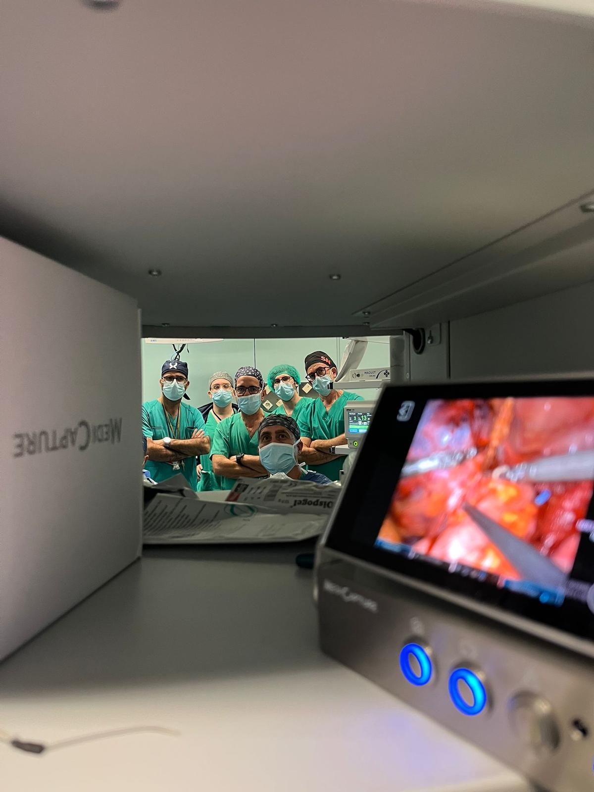 Primer trasplante renal de donante vivo con cirugía robótica en La Fe