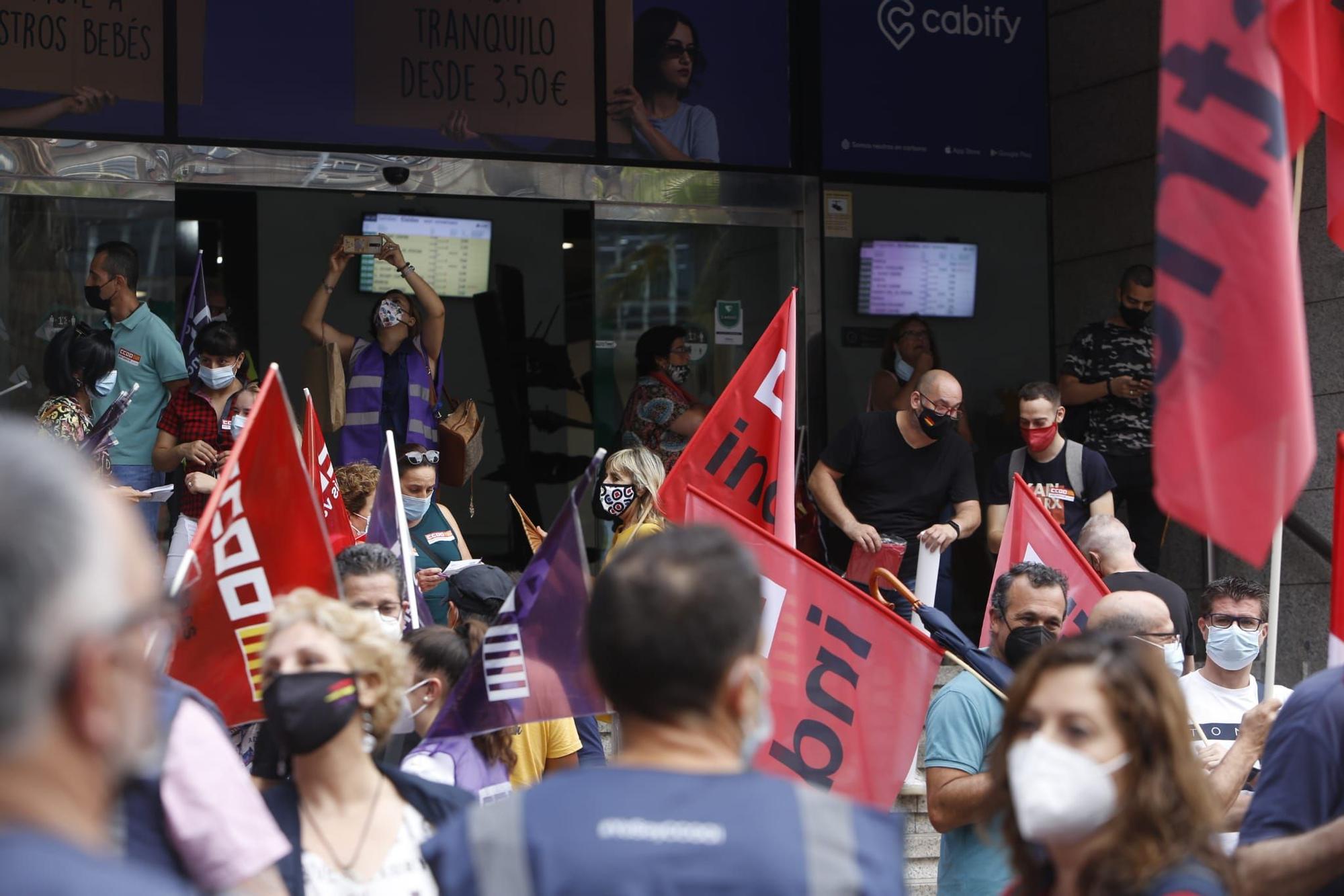 Los trabajadores del metal de Alicante se manifiestan para exigir el desbloqueo del convenio