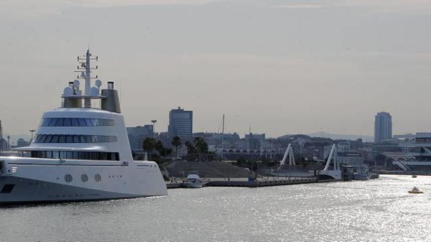 El puente giratorio de la Marina se reabre para el Marenostrum