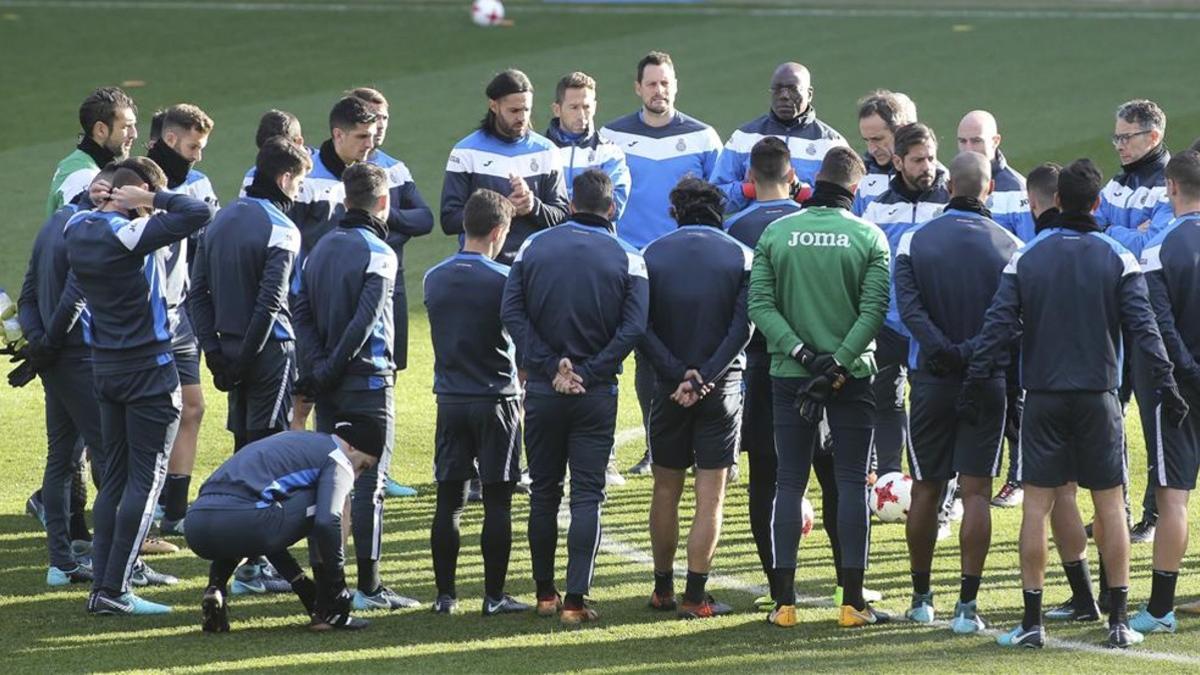 La plantilla ha tenido sesión de video antes de empezar el entrenamiento en la 'Dani Jarque'