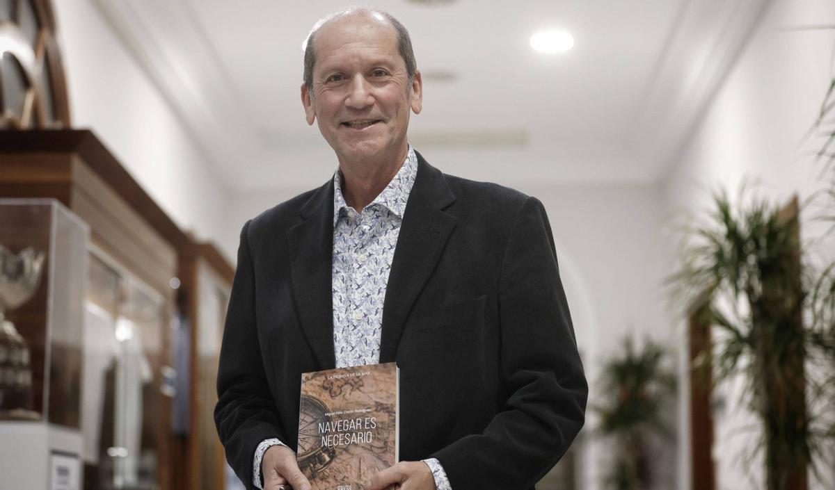 Miguel Félix Chicón en la presentación de su libro en Palma.