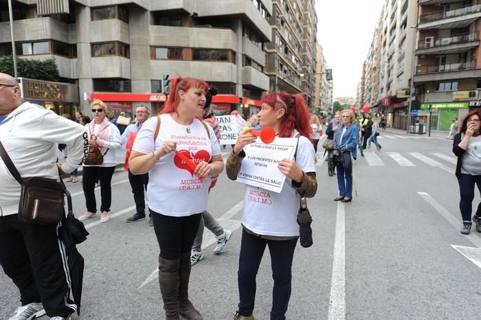 Manifestación de afectados por el cierre de iDenta