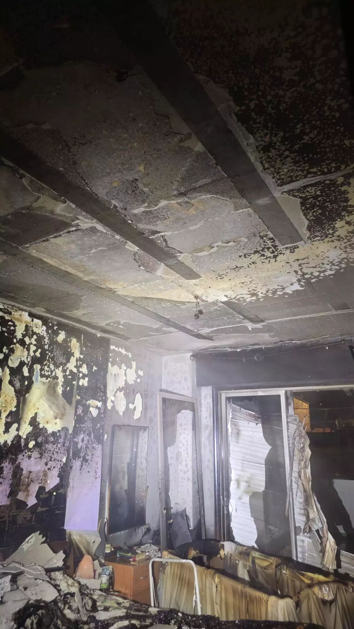 Vuelve a arder el piso incendiado en la Avenida de Vigo en Cangas