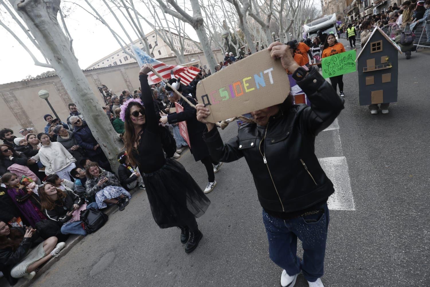 Karneval 2025 Mallorca: Bunte Verkleidungen und Forderungen gegen Immobilienspekulation