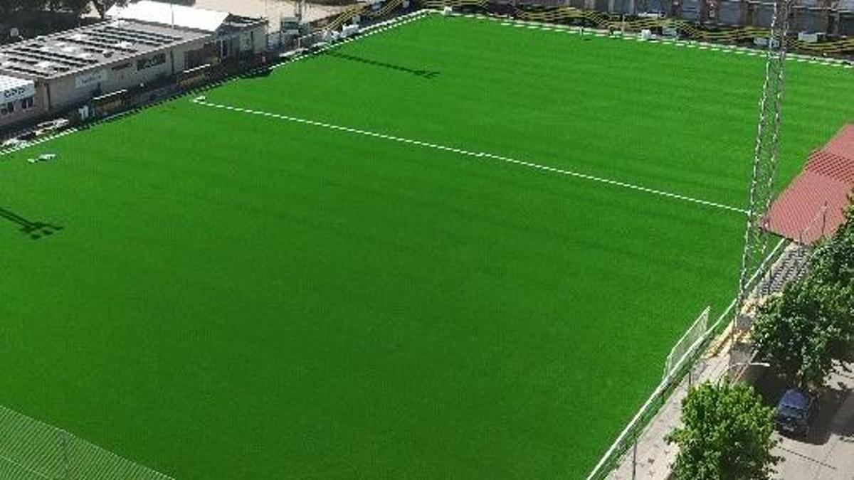 Navàs renova la gespa del camp de futbol