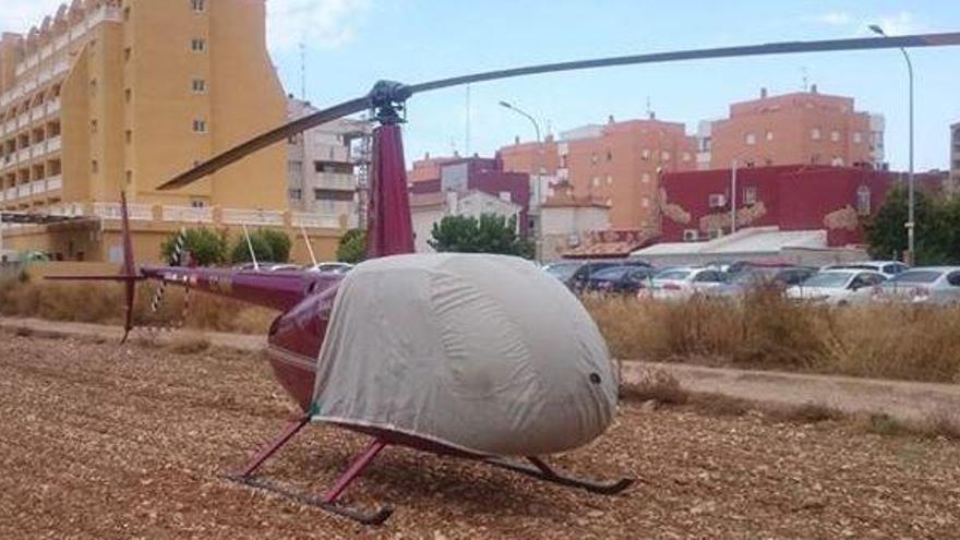 Destapado el enigma del helicóptero aparcado en un solar de Peñíscola