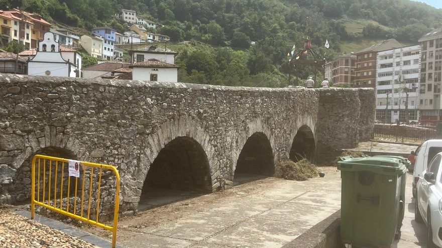 Cangas del Narcea pone a punto su puente romano