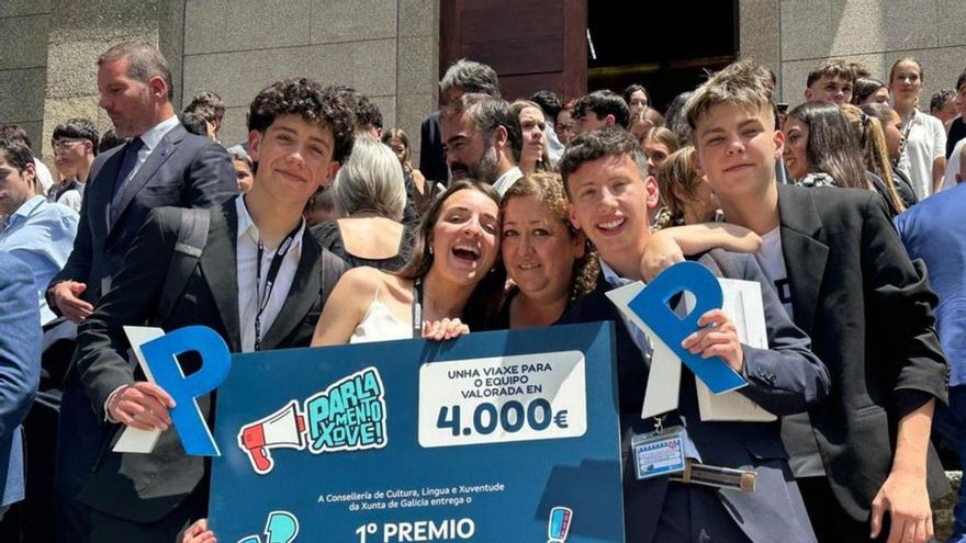 Equipo del Sagrada Familia, con Pablo Alonso (2º dcha) |  FdV