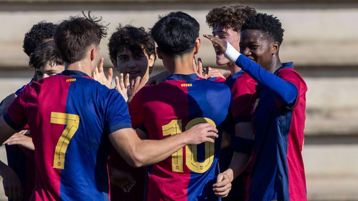 Dro celebra con Baba, Guerrero, Adri Muñoz y compañía un gol del Juvenil B