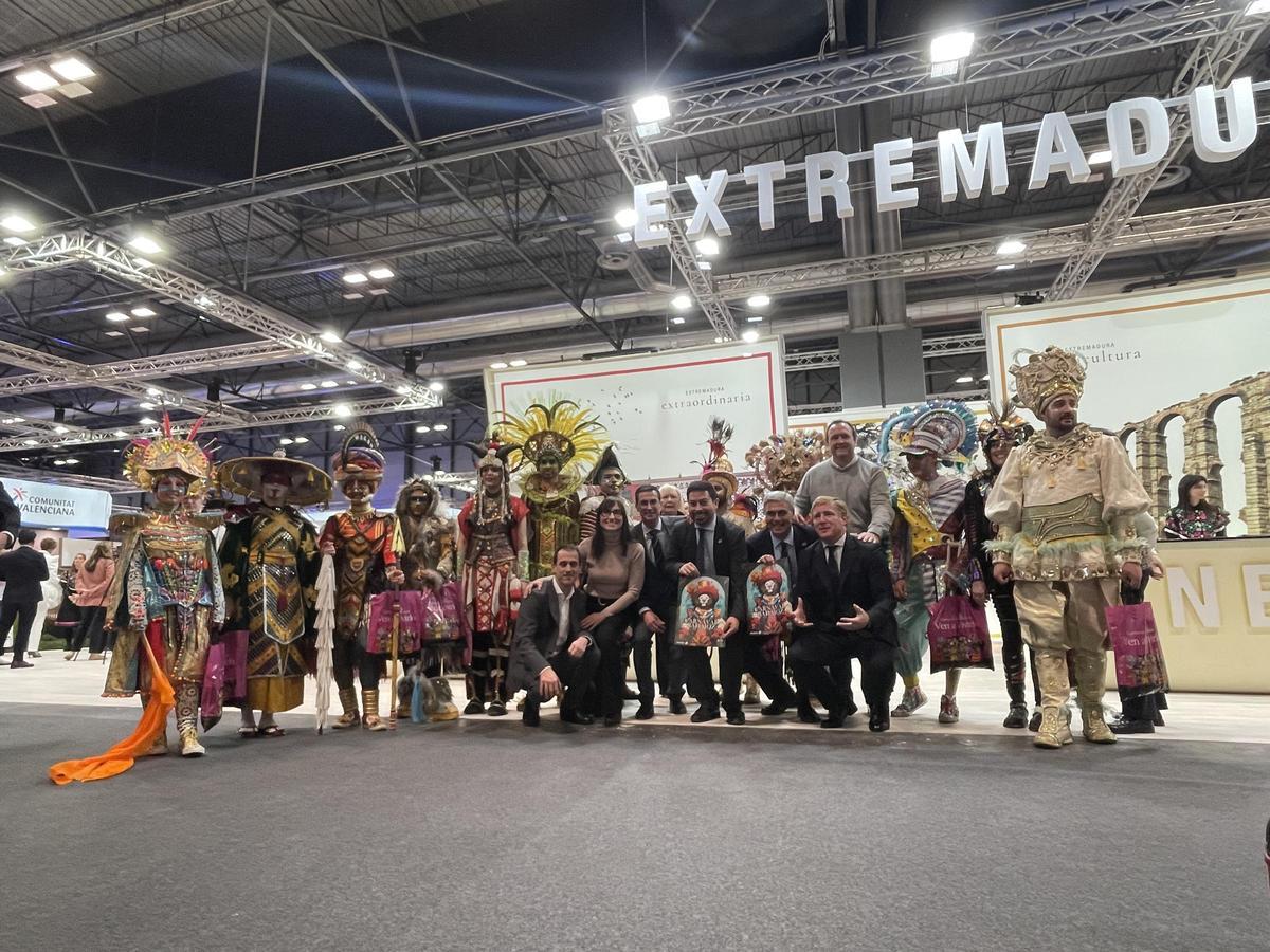 Autoridades y patrocinadores, en la presentación de Fitur.