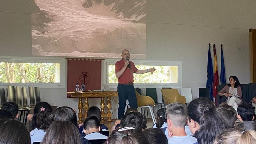 Sebastián Álvaro, en el colegio École de Llanera: &quot;Las ocasiones difíciles son las que te permiten conocer a las personas&quot;