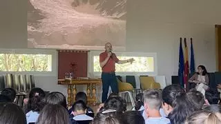 Sebastián Álvaro, en el colegio École de Llanera: "Las ocasiones difíciles son las que te permiten conocer a las personas"