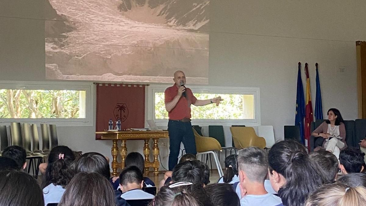 Sebastián Álvaro, durante la charla