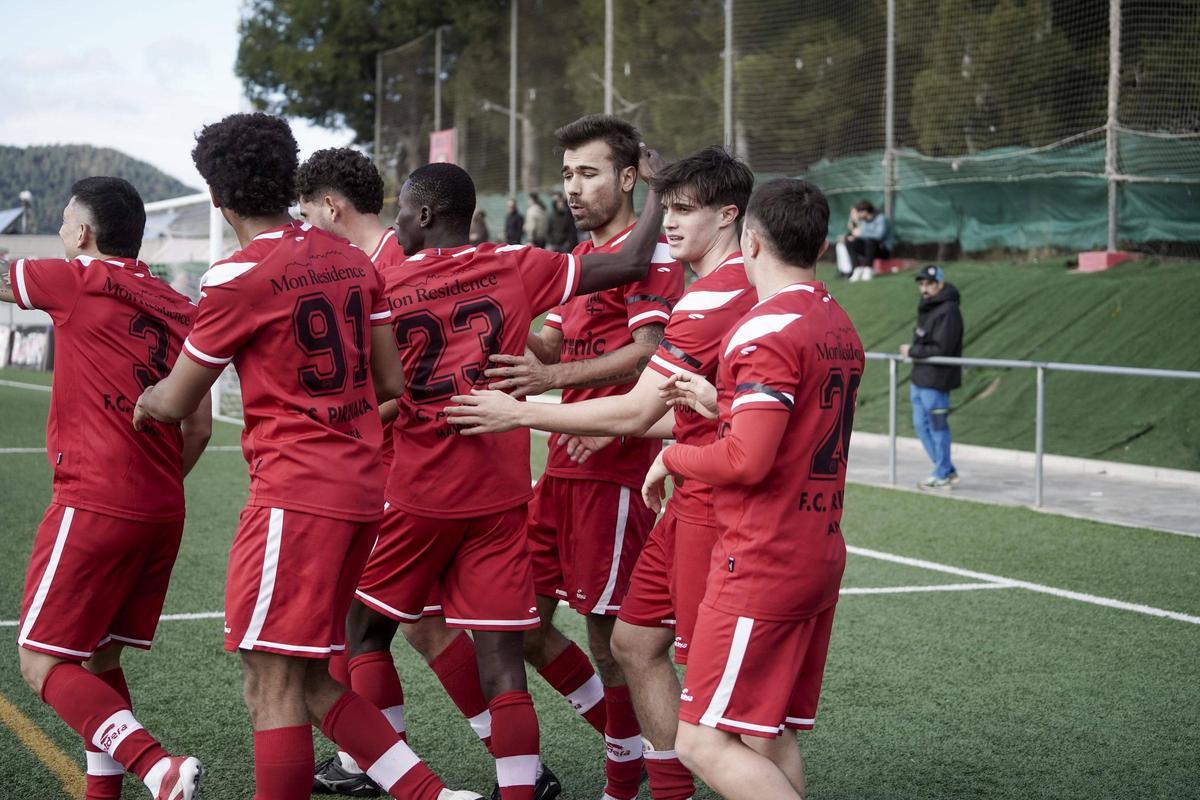 La Pirinaica celebra un gol