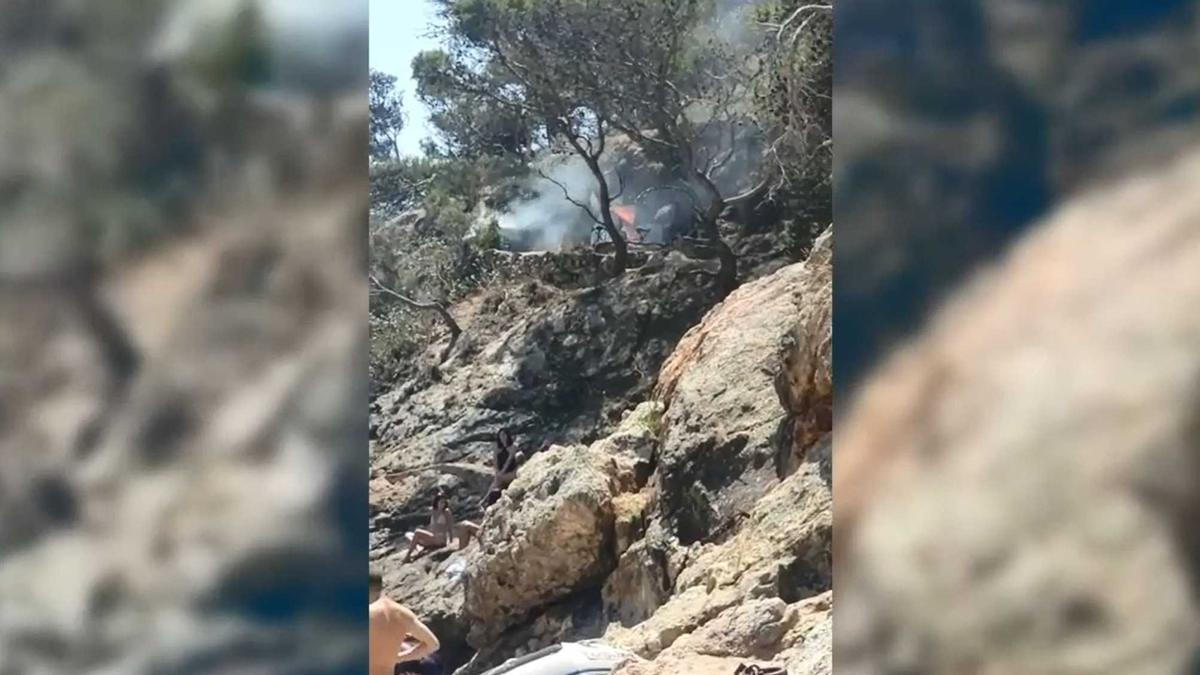 Vídeo: Sancionats per fer una barbacoa a tocar d'una zona boscosa de Cala Pola a Tossa