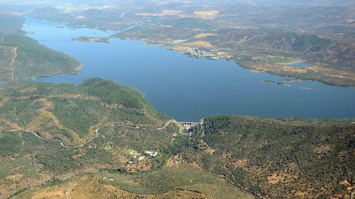 Vista aérea del embalse de Puente Nuevo, en la comarca del Guadiato.
