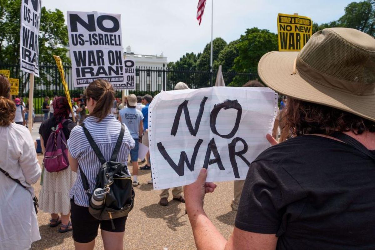 Protestas contra la guerra en Irán frente a la Casa Blanca