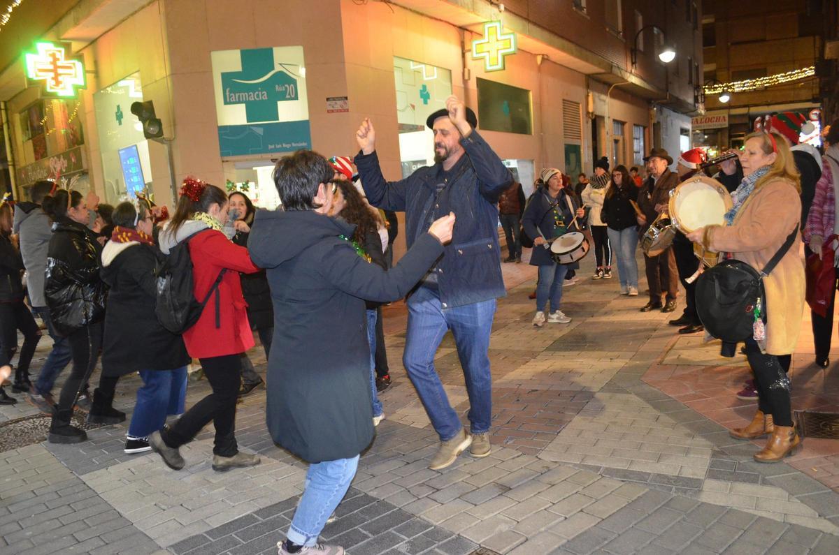 El pasacalles de folclore en Benavente, en imágenes