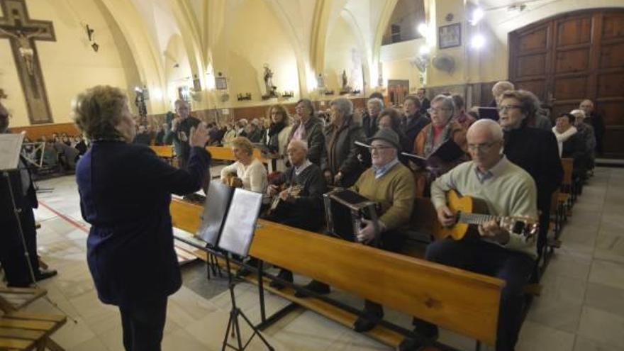 Un instante de una de las piezas musicales que sirvió para honrar a la patrona de Santa Pola.