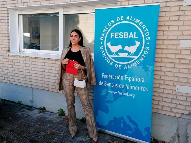 Georgina Rodríguez con un inspirador look 'working girl' en su última visita a Madrid