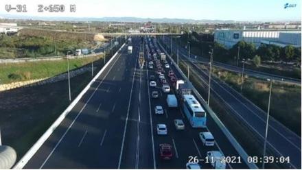 Tráfico Valencia: Accidentes y atascos de 11 km en la V30 y la V31 o Pista  de Silla