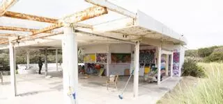 Final inminente para un chiringuito punto de degradación en Cala Nova