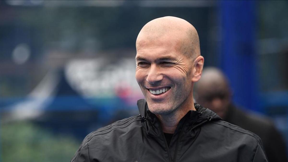 Zinedine Zidane en Saint-Denis, cerca de París