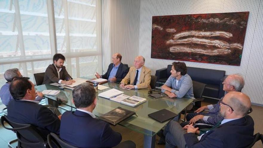 da mes y medio a Marina Greenwich y a los amarristas del puerto de Campomanes de Altea para acercar posturas en plena mediación