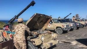 Fuerzas leales al Gobierno de Unidad Nacional hacen frente a la ofensiva del mariscal Hafter.