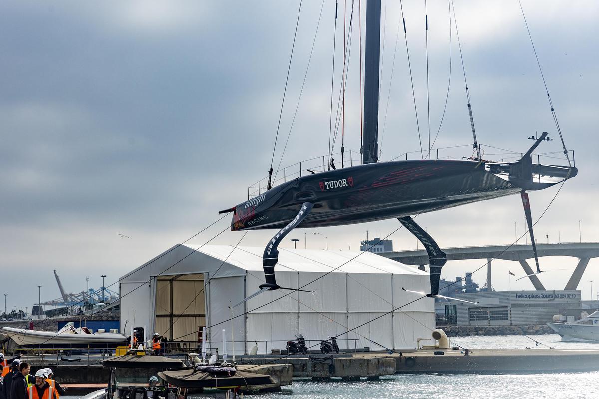 El Alinghi Red Bull Racing de la Copa América entrena en Barcelona