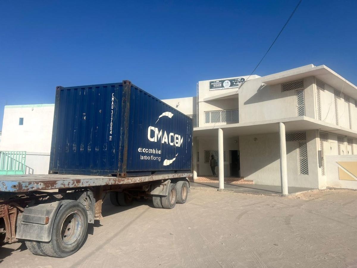 Los contenedores con material enviados a Mauritania